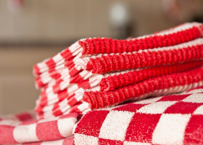 Handdoeken die de sfeer van het boshuis weerspiegelen, perfect voor een comfortabele en ontspannende vakantie.